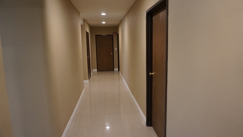 More Photos Of 301-311 W Civic Center Dr, Santa Ana Office For Lease