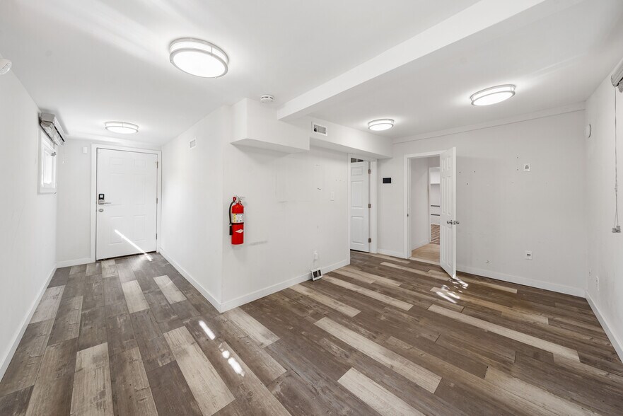 More Photos Of 40 Amboy Rd, Old Bridge Flex For Sale