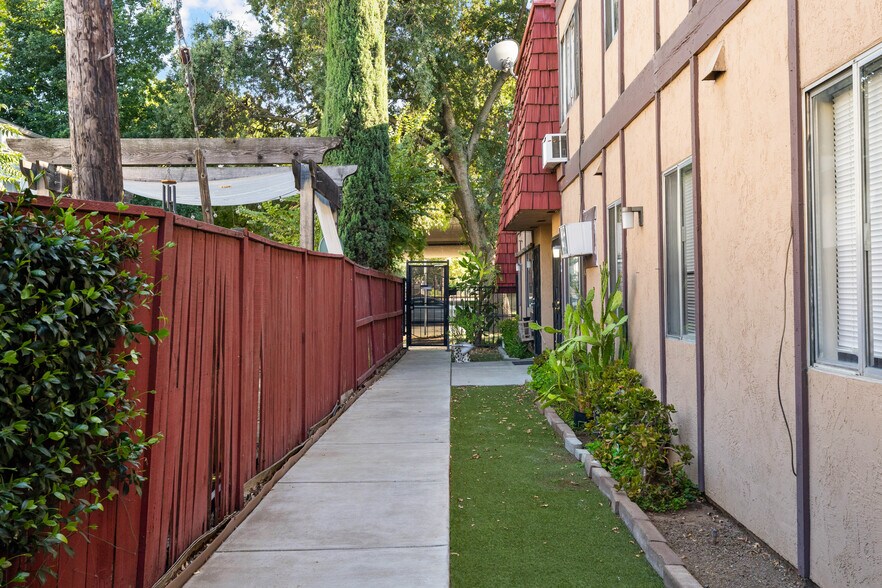 More Photos Of 2323 W St, Sacramento Apartments For Sale