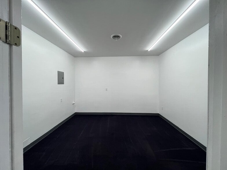 More Photos Of 5252 Ridge Rd, Parma Loft Creative Space For Lease