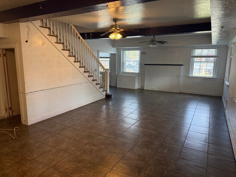 More Photos Of 1002 W University Ave, Gainesville Specialty For Sale