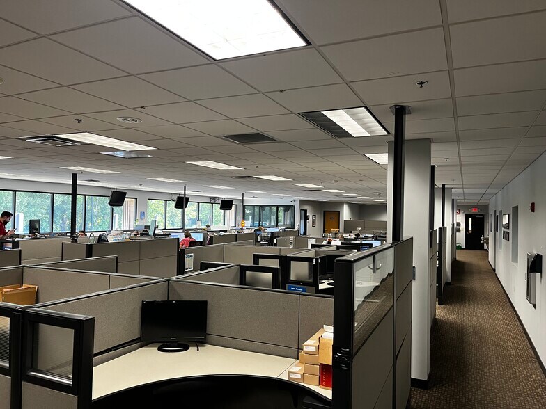 More Photos Of 575-605 Sweeten Creek Industrial Park, Asheville Light Manufacturing For Sale