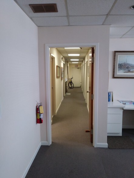 More Photos Of 555 Newfield Ave, Stamford Office For Sale