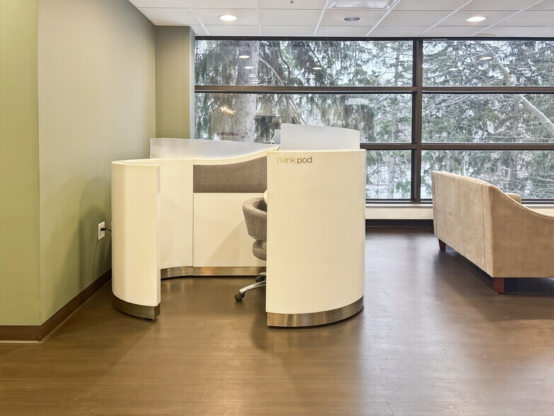 More Photos Of 41000 Woodward Ave, Bloomfield Hills Coworking Space