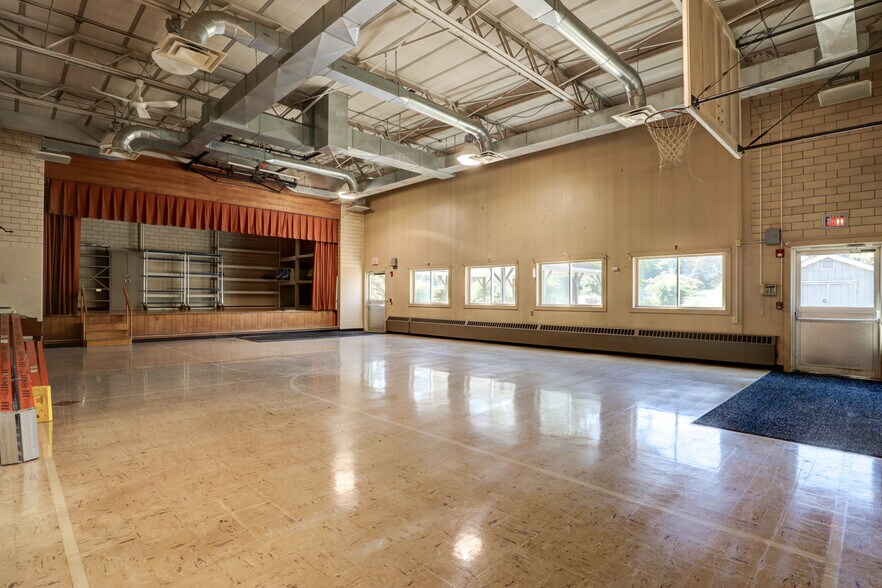More Photos Of 4960 Hill Rd, Kennedy Schools For Sale