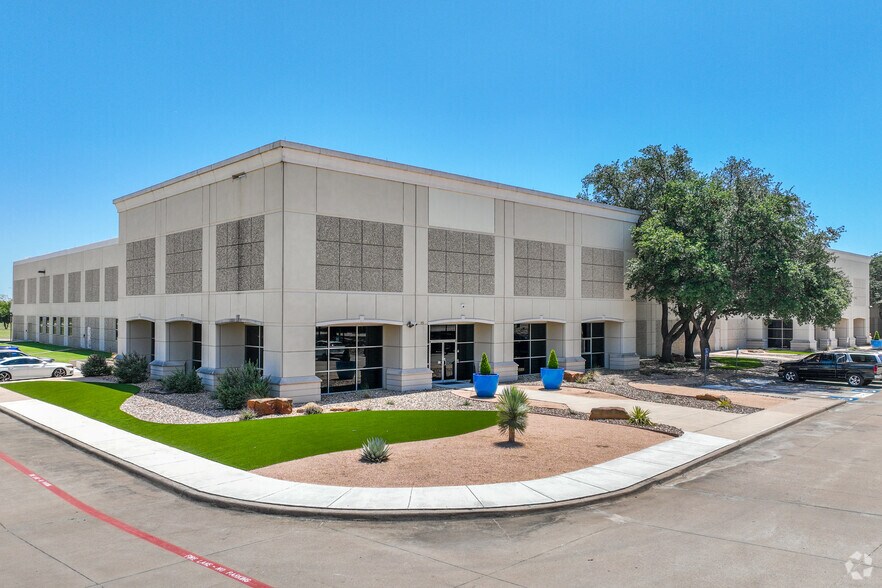 More Photos Of 4701 Mercantile Dr, Fort Worth Showroom For Sale