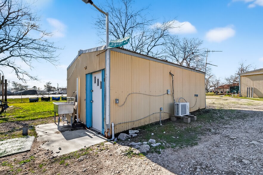 More Photos Of 2900 W Highway 6, Alvin Warehouse For Sale