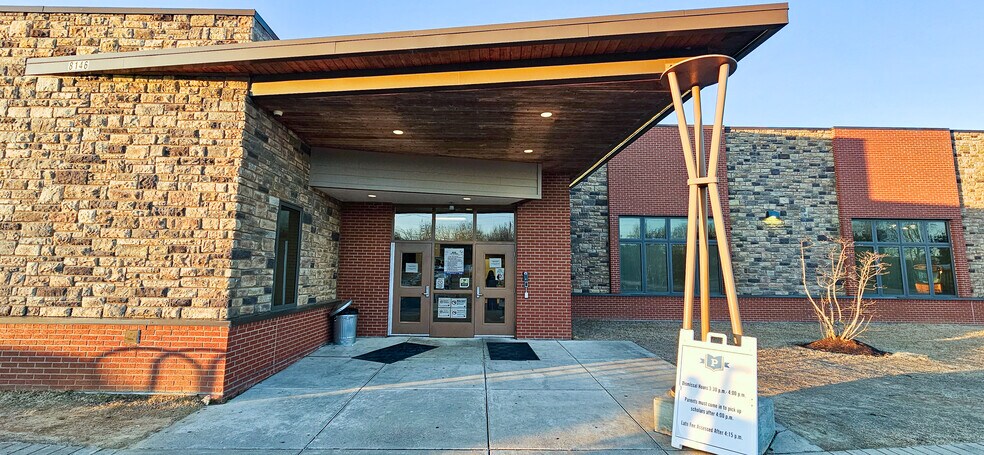 Primary Photo Of 8146 E Shelby Dr, Memphis Schools For Sale