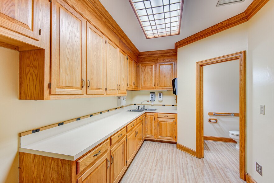 More Photos Of 166 Doctors Dr, Boone Medical For Lease