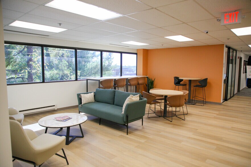 More Photos Of 12747 Olive Blvd, Creve Coeur Coworking Space