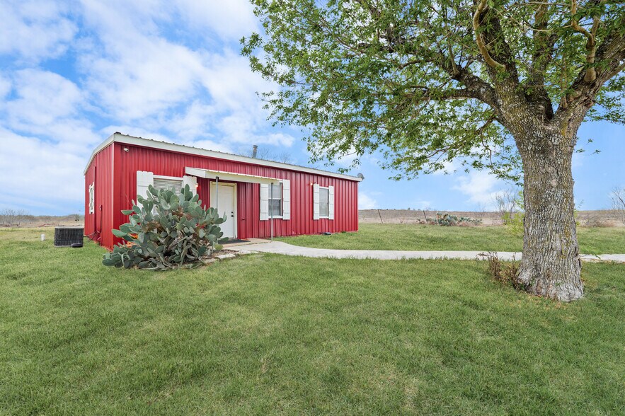 More Photos Of 2330 Schuwirth Rd, Converse Warehouse For Lease