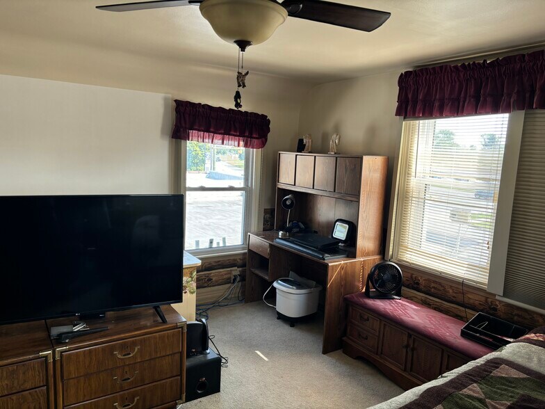 More Photos Of 2884 Fort St, Lincoln Park Office Residential For Sale