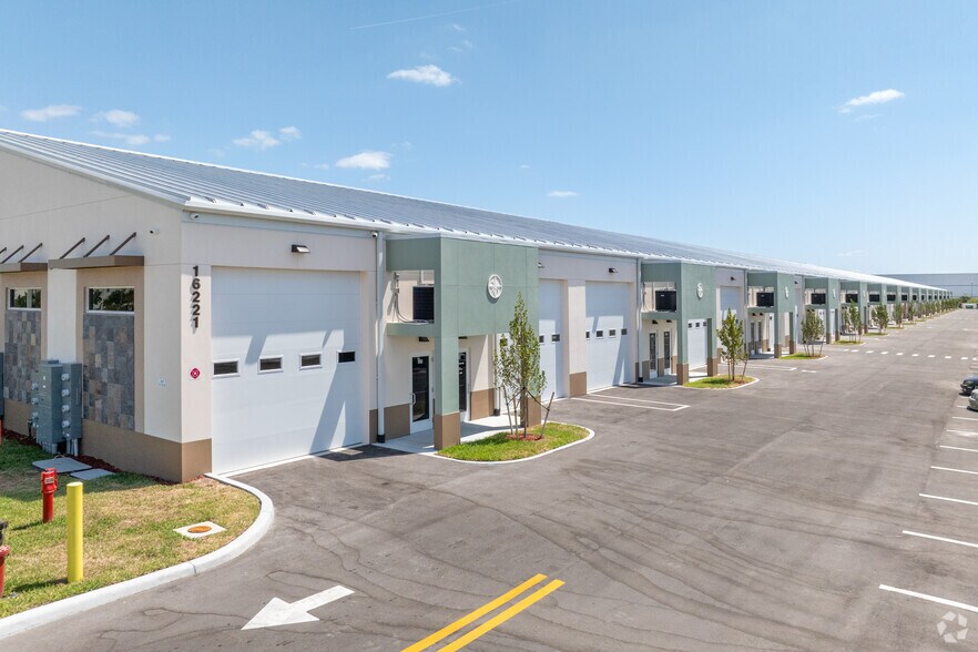 Primary Photo Of 16221 Lee Rd, Fort Myers Flex For Sale