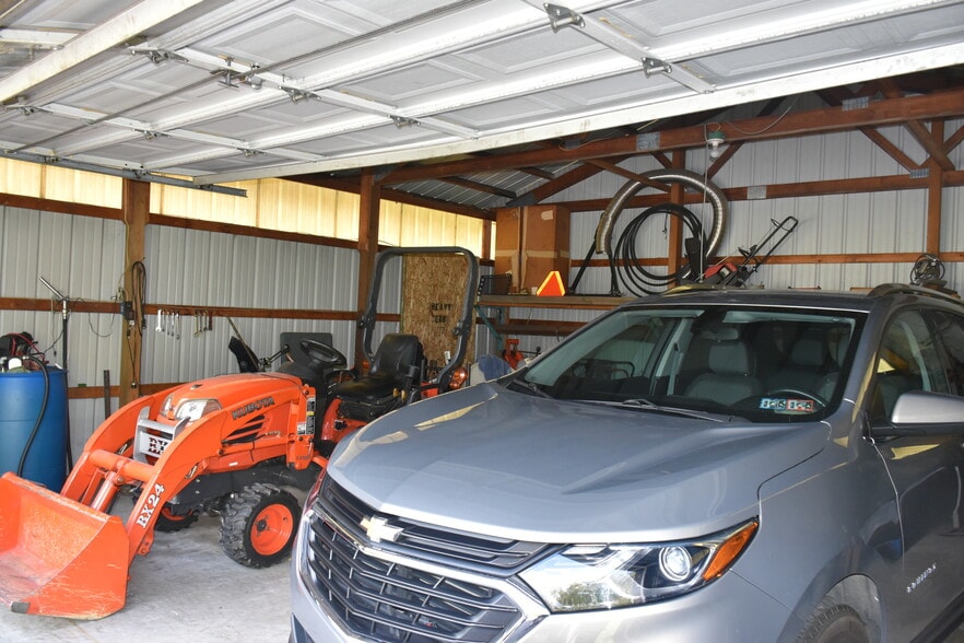 More Photos Of 4592 S Delaware Dr, Easton Auto Repair For Sale