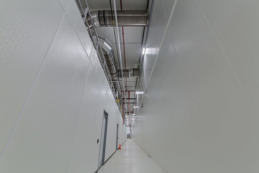 More Photos Of 516 John St N, Aylmer Manufacturing For Lease