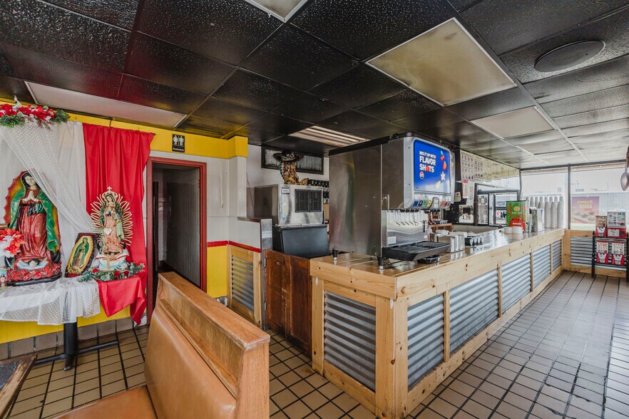 More Photos Of 503 N West St, Wichita Fast Food For Sale