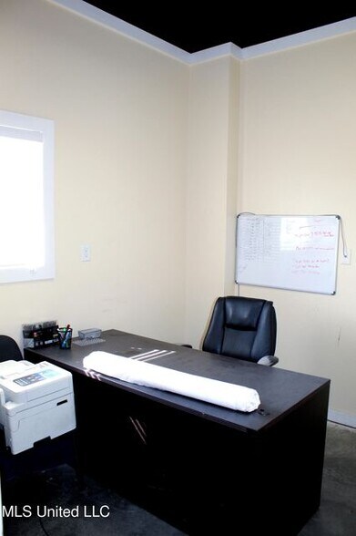 More Photos Of 2205 Petit Bois St, Pascagoula Warehouse For Sale