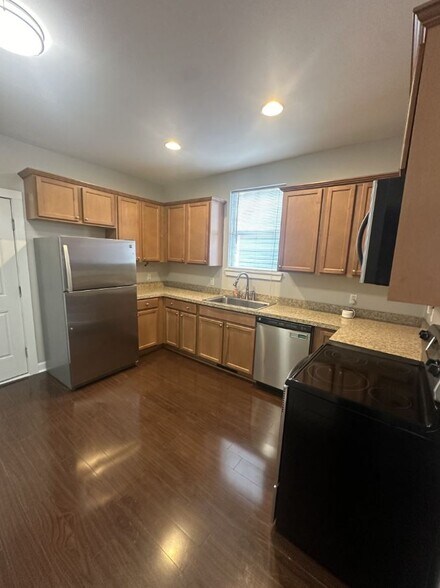 More Photos Of 783 Meeting St, Charleston Office For Lease