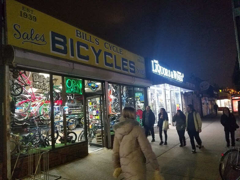 More Photos Of 6314 Roosevelt Ave, Woodside Bar For Sale