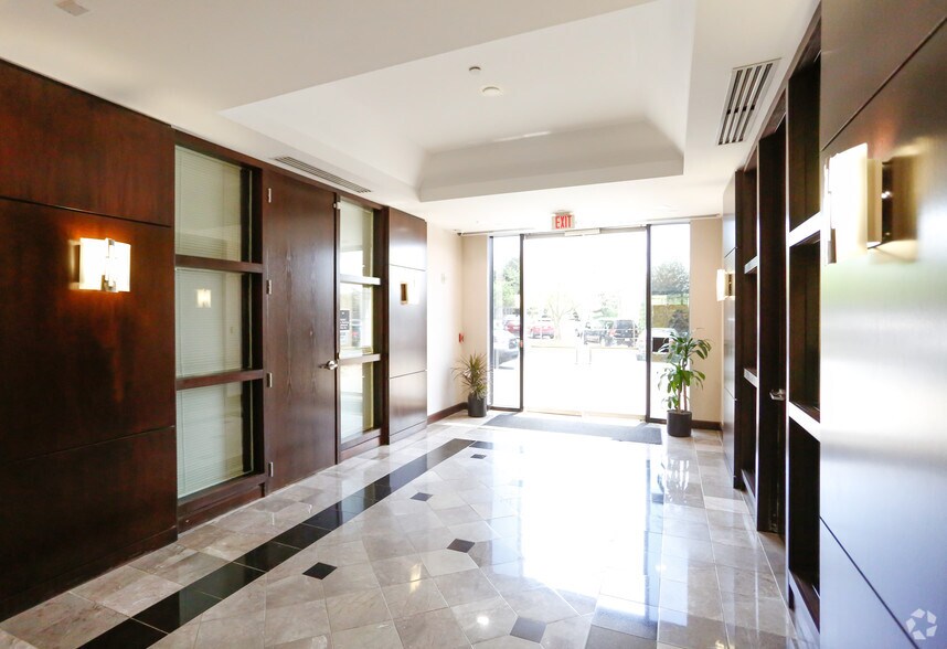 More Photos Of 301 McCullough Dr, Charlotte Unknown For Lease