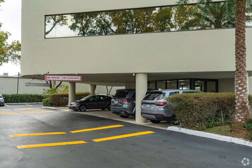 More Photos Of 1620 W Oakland Park Blvd, Fort Lauderdale Medical For Sale