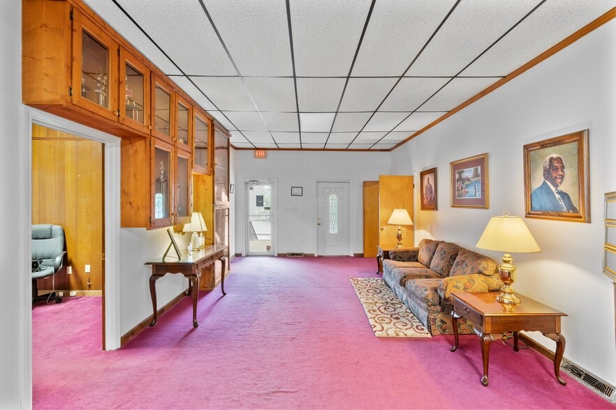 More Photos Of 1401 S Fant St, Anderson Funeral Home For Sale