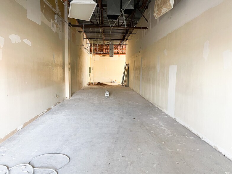 More Photos Of 6524- Slide Rd, Lubbock Unknown For Lease