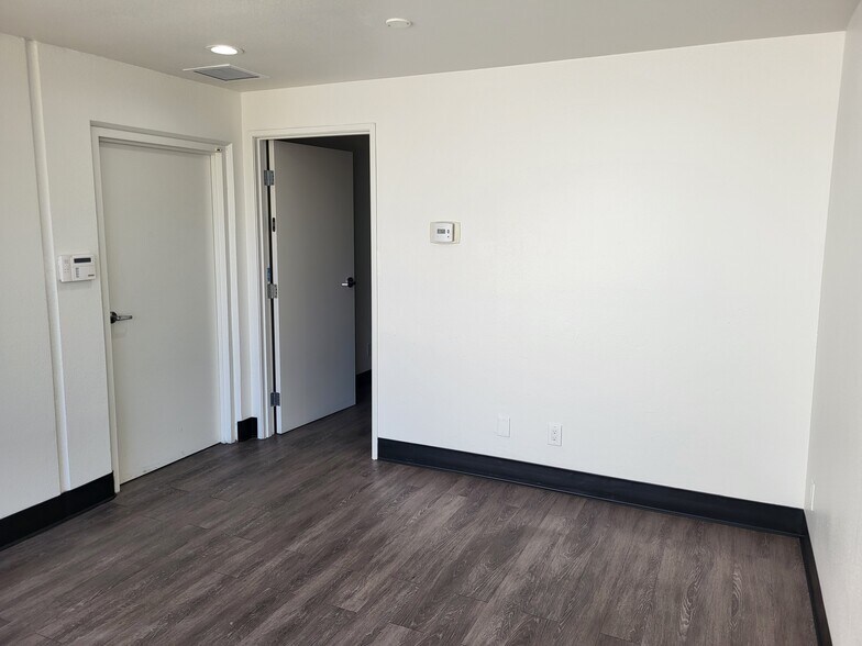 More Photos Of 1203-1243 W Trenton Ave, Orange Warehouse For Lease