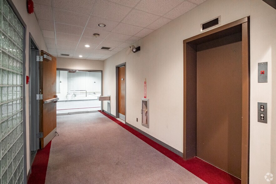 More Photos Of 1400 Youngs Ave, Southold Medical For Lease