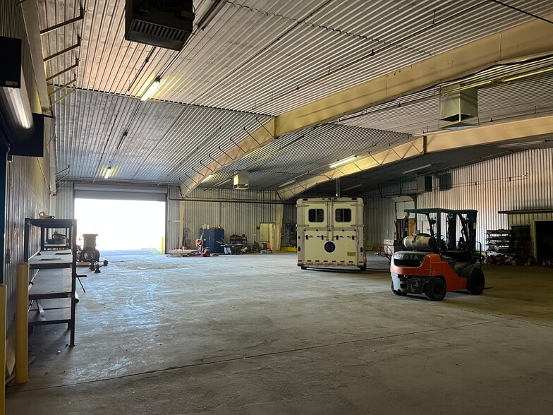 More Photos Of 9615 Broadway Blvd SW, Albuquerque Warehouse For Sale