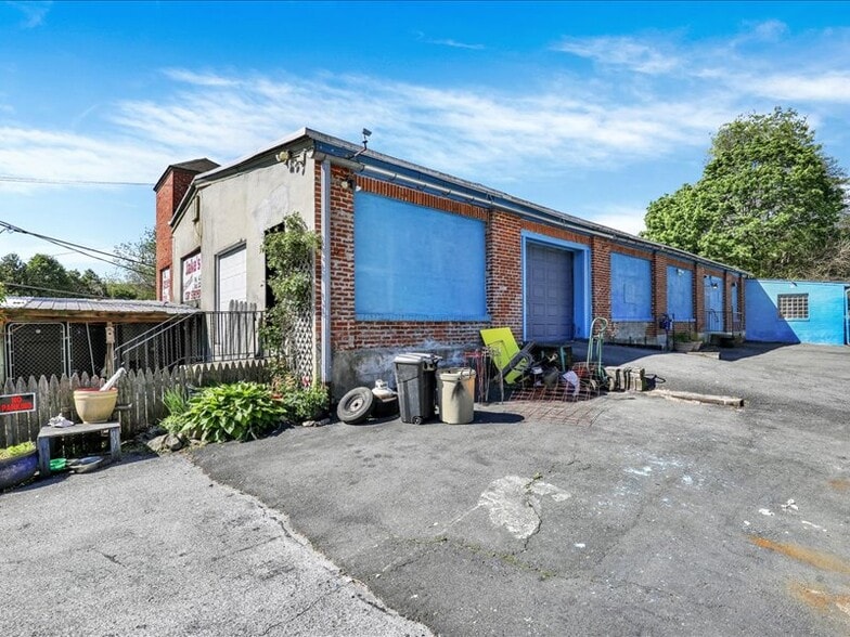 More Photos Of 1524 Friedensburg Rd, Reading Storefront Retail Residential For Sale
