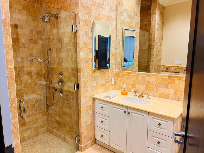 More Photos Of 2693 E Washington Blvd, Pasadena Medical For Lease