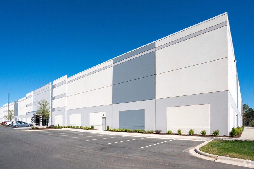 More Photos Of 933 Ellis Rd, Durham Distribution For Lease