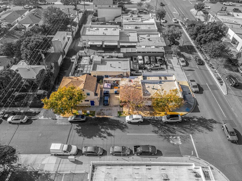 More Photos Of 2200 W Burbank Blvd, Burbank Storefront Retail Office For Sale