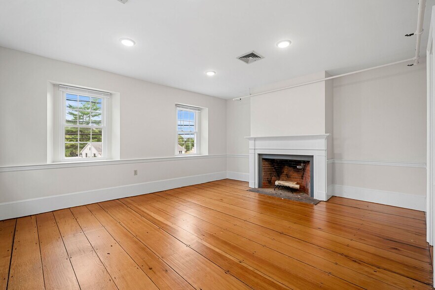 More Photos Of 160 Sylvan St, Danvers Office For Sale