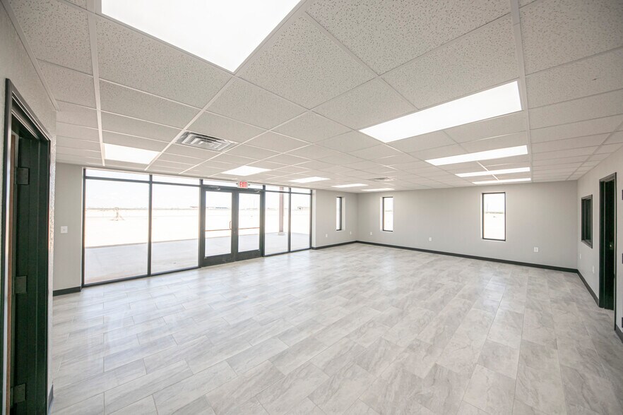 More Photos Of 16571 W Basin S, Odessa Warehouse For Sale