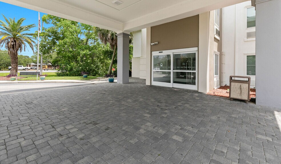 More Photos Of 19751 S Greeno Rd, Fairhope Hotel For Sale