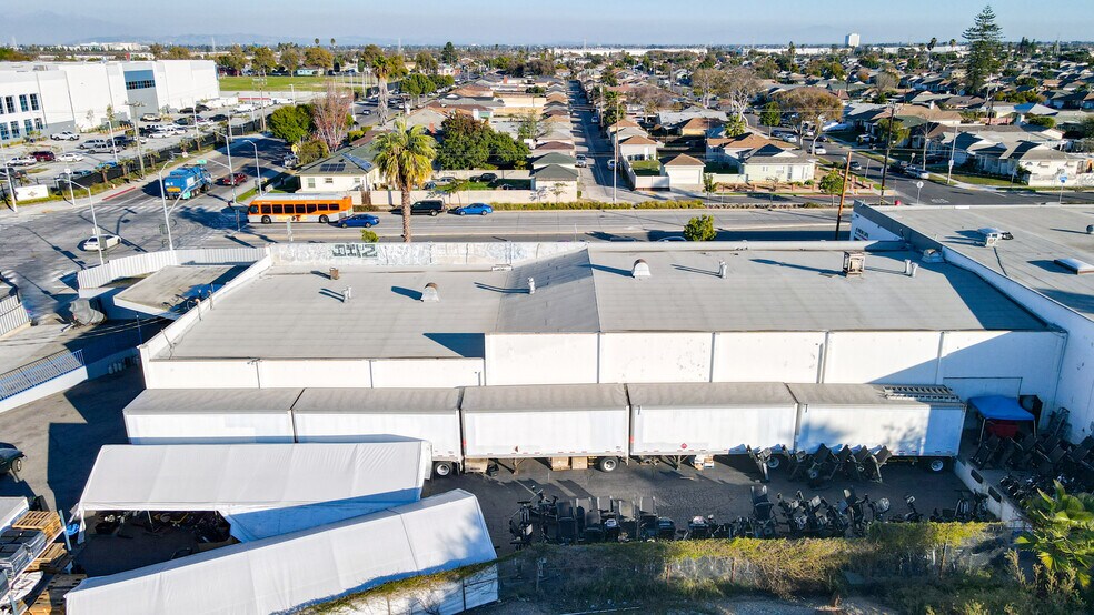 More Photos Of 13501 S Main St, Los Angeles Warehouse For Lease