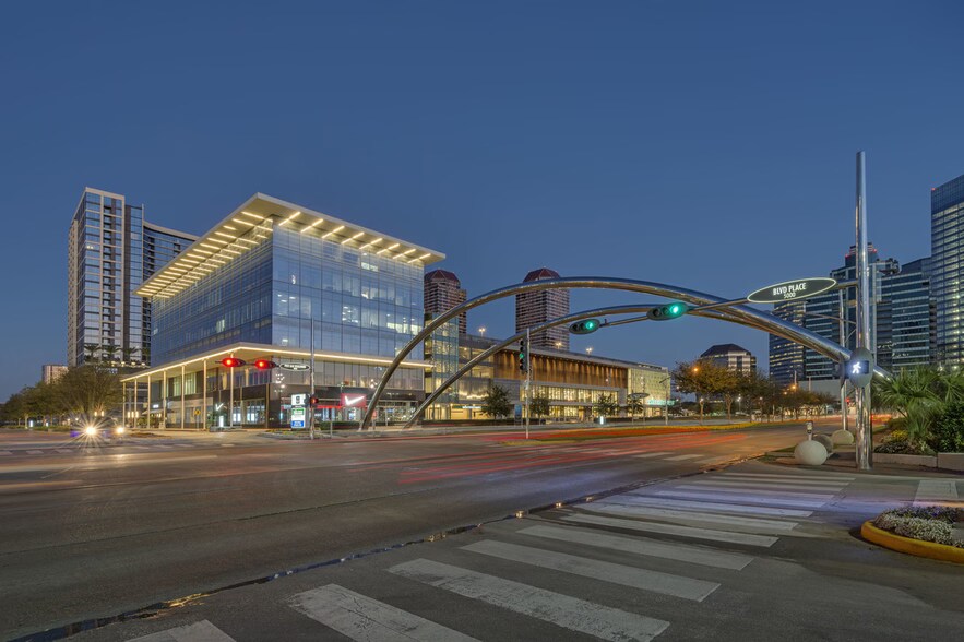 More Photos Of 1700 Post Oak Blvd, Houston General Retail For Lease