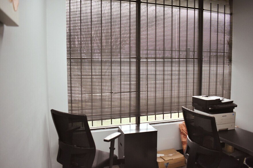 More Photos Of 2424 Hamilton St, Houston Medical For Lease