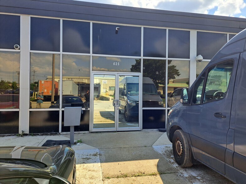 More Photos Of 625 Factory Rd, Addison Warehouse For Sale