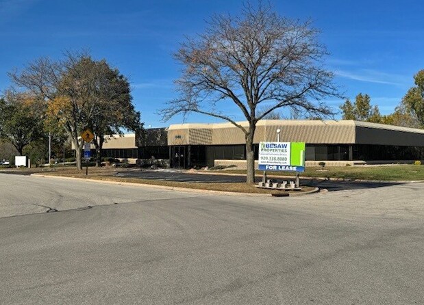 More Photos Of 1088 Springhurst Dr, Green Bay Office For Lease
