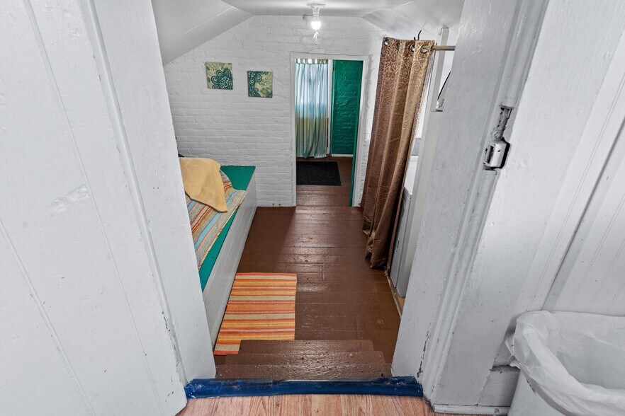 More Photos Of 115 W Main St, Wilmington Office For Sale