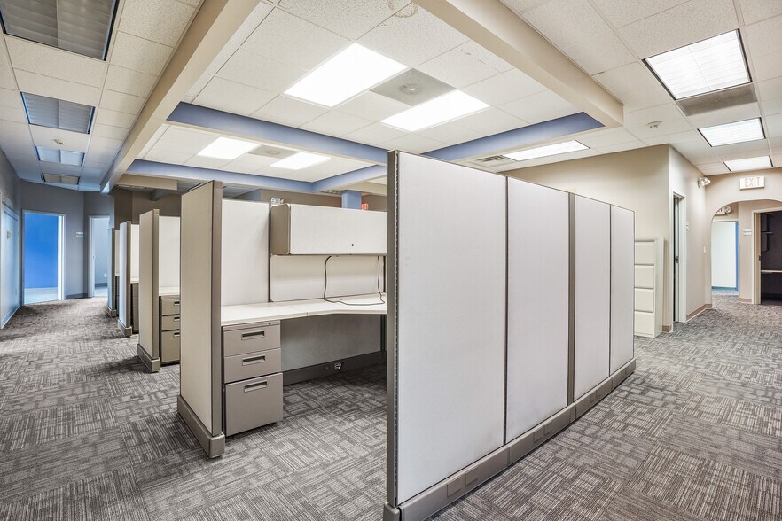 More Photos Of 10567 Sawmill Pky, Powell Office For Lease