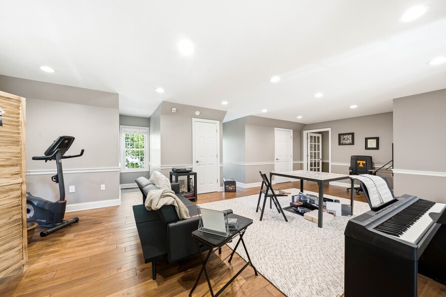 More Photos Of 9724 Kingston Pike, Knoxville Loft Creative Space For Sale