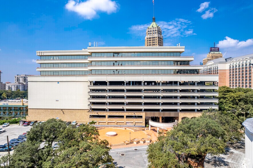 More Photos Of 146 Navarro St, San Antonio Office For Lease