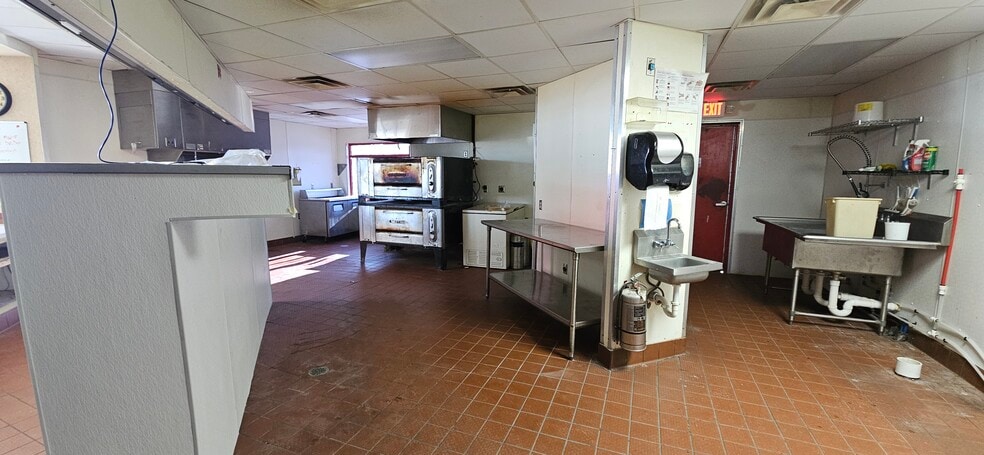 More Photos Of 1456 Kennedy Rd, Chippewa Falls Restaurant For Lease