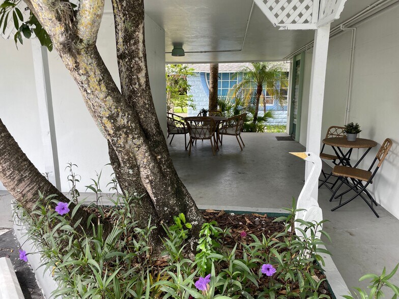 More Photos Of 1064 Broadway, Dunedin Hotel For Sale