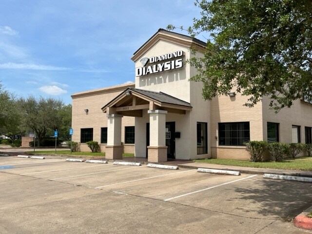 More Photos Of 5603 Highway 6, Missouri City Freestanding For Lease