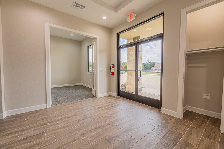 More Photos Of 5757 Flewellen Oaks Ln, Fulshear Office For Lease